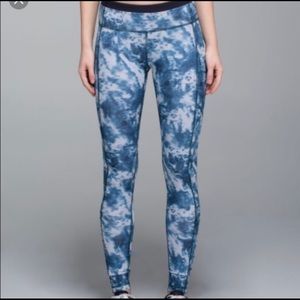 Lululemon blue and white leggings